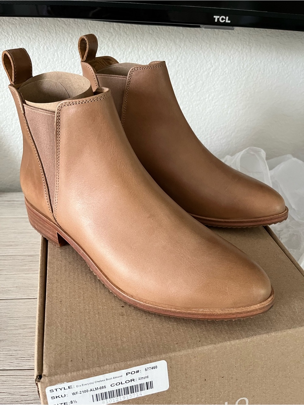 NWT- Nisolo Eva everyday Chelsea boot - Almond